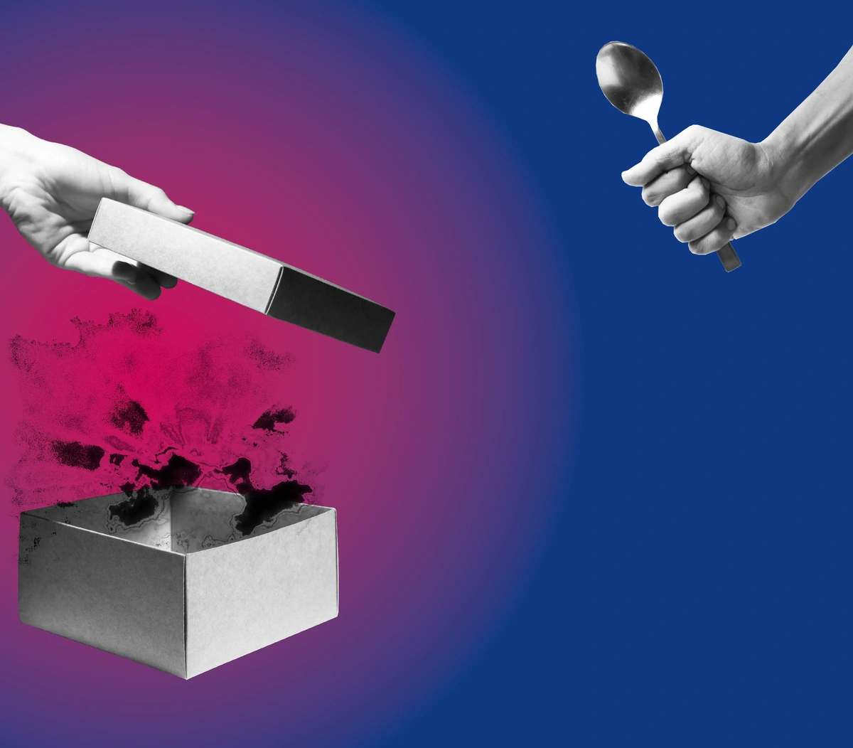 Eine Hand hält den Deckel einer geöffneten Box, eine andere einen Löffel in der Hand