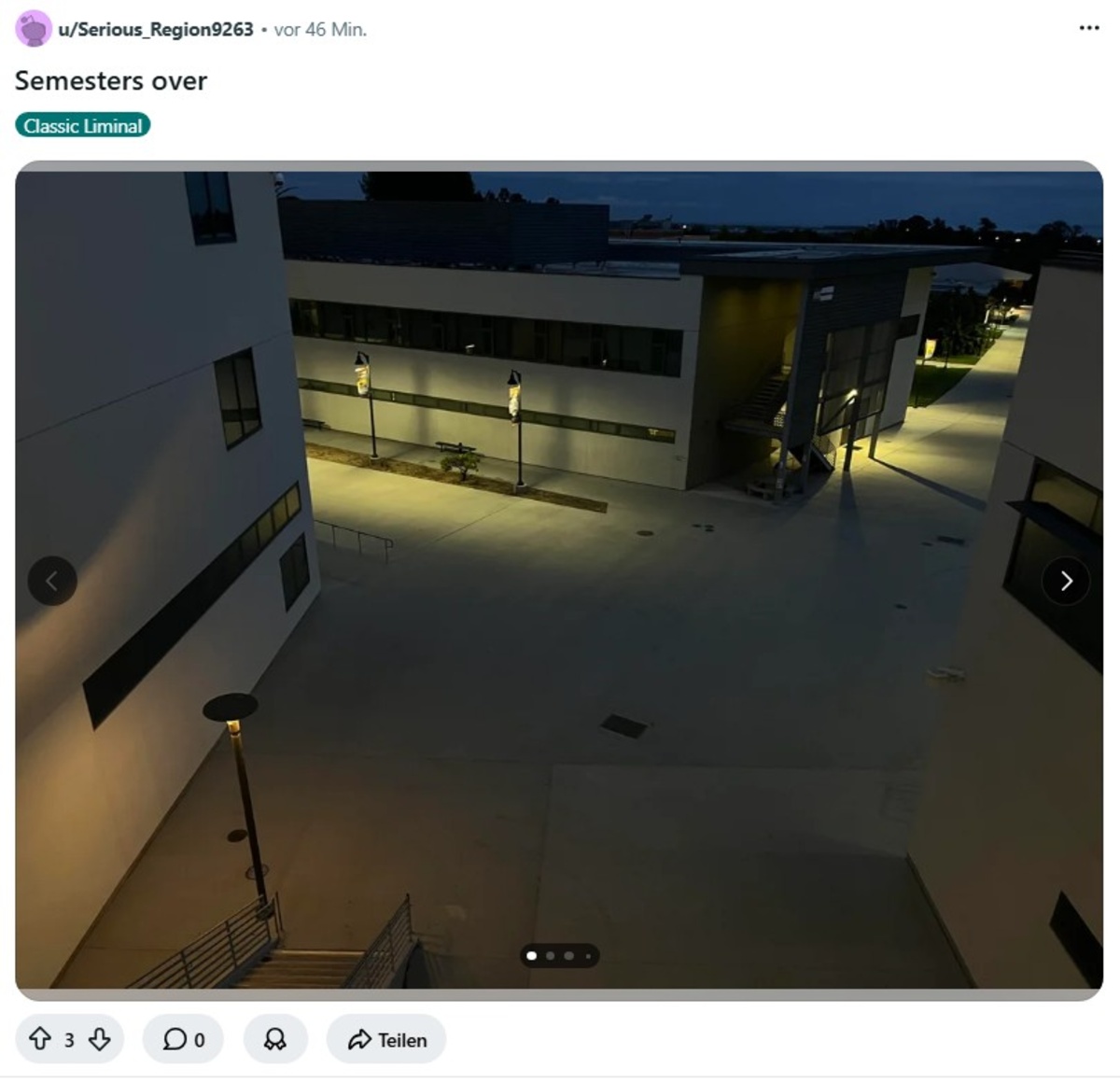Ein Reddit-Post "Semesters over" mit einem menschenleeren Campus