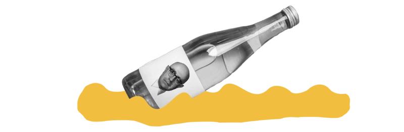 Eine Flasche mit dem Gesicht Adornos