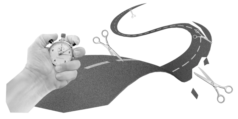 Eine Stoppuhr in einer Hand, dahinter eine sich windende Straße, die von drei Scheren zerschnitten wird